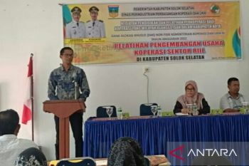 Pemkab Solok Selatan latih koperasi kembangkan usaha sektor riil