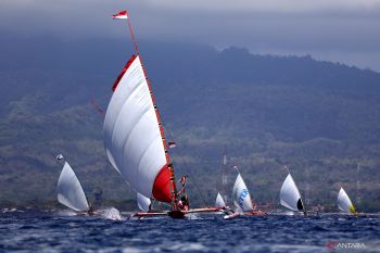 Lomba perahu layar HUT TNI AL