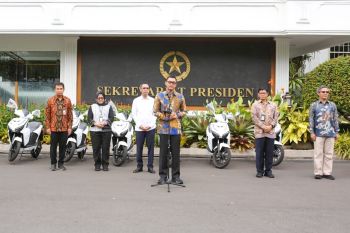 PLN serahkan sertifikat energi terbarukan untuk lima Istana Kepresidenan
