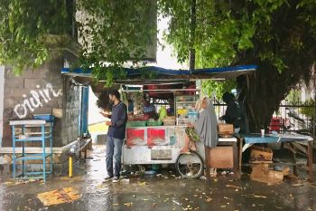 Demo kenaikan BBM marak, Rusnah menangguk untung