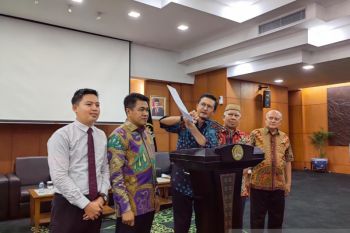 Fadel Muhammad menggugat Pimpinan DPD kerugian imateriel Rp200 miliar