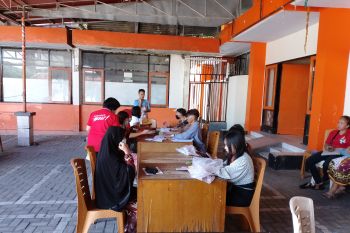Pos Manado salurkan BLT BBM pada masyarakat penerima