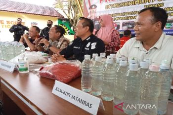 Polda Kalteng gerebek tiga pabrik miras tanpa izin di Kotim