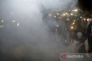 Bubarkan aksi unjuk rasa mahasiswa di Makassar
