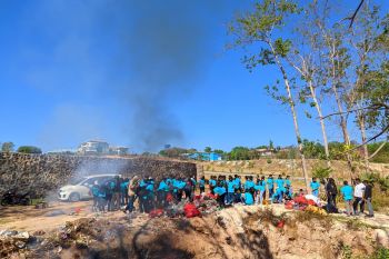 Semarak Panca Windu Unwira diisi dengan Jalan Santai dan Gerakan Pungut Sampah