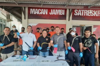 Polisi ringkus geng motor konvoi bawa senjata tajam di Jambi