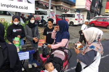 Anak karyawan BUMN di Bandarlampung gelar aksi bagi-bagi teh gratis