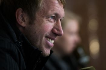 Pelatih Graham Potter minta maaf
