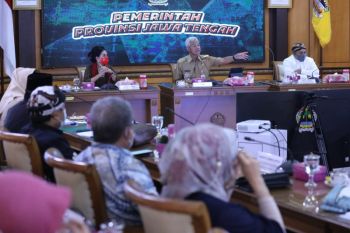 Ganjar : Penghapusan tenaga honorer tergesa-gesa
