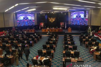 DPRD DKI mengumumkan pemberhentian Anies-Riza