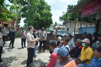 Polda Lampung berikan bantuan kepada masyarakat terdampak BBM