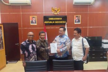 Tiga orang petani mengatasnamakan JPSN perjuangkan nasib petani nonmitra ke Ombudsman RI