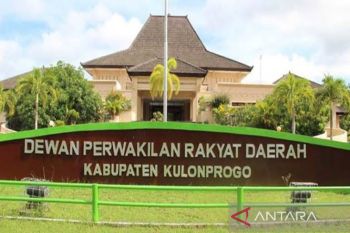 DPRD Kulon Progo meminta Disdagin mendata PKL hingga tingkat desa