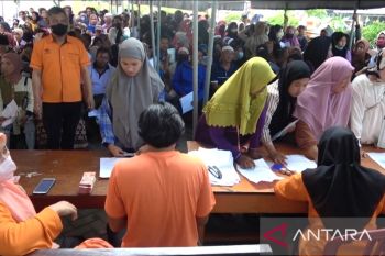 Ratusan nelayan dari beberapa pulau di Makassar terima BLT BBM