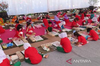 Pemkot kenalkan siswa PAUD belajar membatik