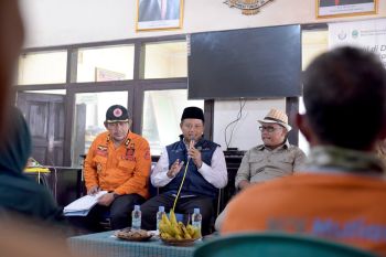 Wagub Jabar serahkan bantuan bagi korban tanah longsor di Ciamis