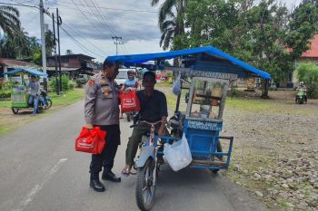 Dalam 10 hari,  Polres Pasbar telah salurkan 1.852 paket sembako ke warga kurang mampu
