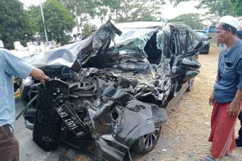Kecelakaan di Bypass Praya Barat, minibus hancur korban masuk RSUP