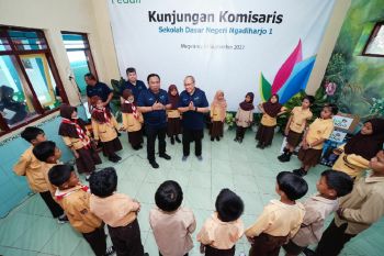 PLN Peduli salurkan bantuan fasilitas belajar di Ngadiharjo