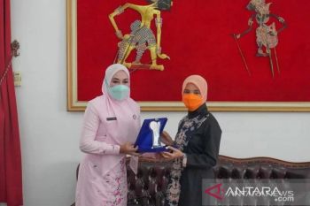 Mengenal lebih dekat sosok Ketua TP PKK Kabupaten Solok Ny Emiko Epyardi