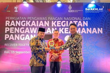 Nagari Bayua Agam terima Penghargaan Desa Pangan Aman Tingkat Nasional dari BPOM RI