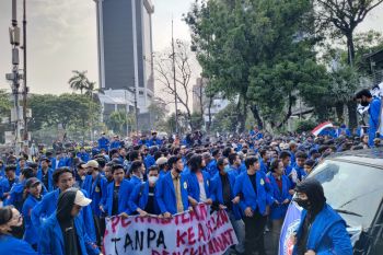Pewakilan KSP temui pengunjuk rasa BBM di Patung Kuda