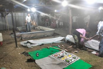 Asyik main judi bola adil di pasar malam Plampang Sumbawa, dua pelaku diringkus