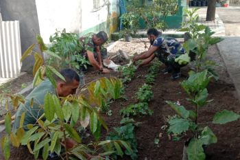 TNI ajak warga Lombok Tengah manfaatkan lahan kosong jaga inflasi