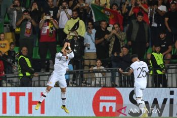 Pesepak bola Ronaldo cetak gol pertama tekuk Sheriff 2-0