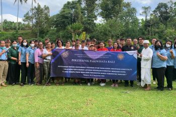 Prodi MAH Poltepar Bali adakan Pelatihan Penyusunan Laporan Keuangan di Desa Wisata Pinge