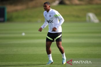 Bek Manuel Akanji tampil memuaskan