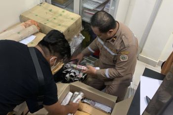 Polisi dan Balai Karantina Pertanian Batam amankan ratusan tanaman hias ilegal dari Malaysia