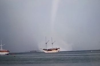 Fenomena Waterspout hebohkan warga Sorong