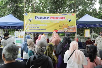 Sleman menggelar operasi pasar murah bahan pokok