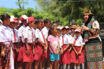 Mensos minta anak perempuan NTT diberikan hak sama dengan pria