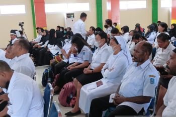 Wabup Biak Numfor minta guru ikuti tren kemajuan teknologi digital