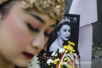 Tarian penghormatan untuk Ratu Elizabeth II