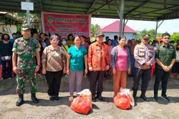 Pemkab Landak distribusikan bantuan sosial kenaikan BBM ke pedagang