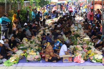 Budaya leluhur sedekah bumi dilestarikan