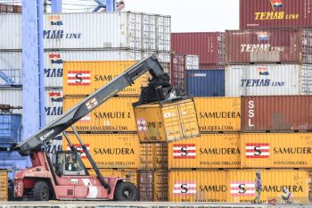 Indonesia harus "bermain cantik" untuk hadapi kebijakan tarif AS