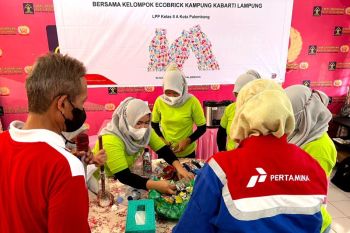 Pertamina berikan pelatihan ecobrick kepada PKK Semambu dan warga binaan perempuan LPP Palembang