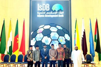 Pemprov Riau jajaki kerja sama pengembangan ekonomi syariah dengan Bank Pembangunan Islam Jeddah