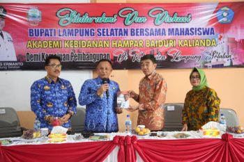 Bupati Lampung Selatan lakukan diskusi terbuka dengan mahasiswi Akbid Hampar Baiduri Kalianda
