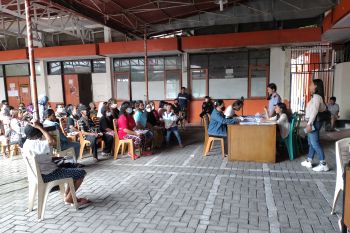 Warga penerima manfaat  di Kota Manado bersyukur dapat BLT BBM
