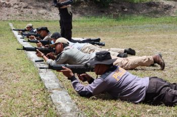 Personel Polresta Palangka Raya tingkatkan kemampuan menembak