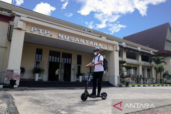 Inisiasi perubahan, karyawan BUMN di Pekanbaru beralih ke skuter listrik