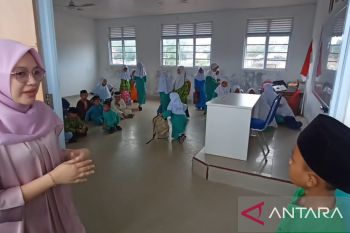 Pemkot kirim mebeler untuk SDN di Batam yang tidak memiliki kursi