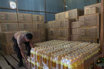 Sebanyak 1.000 paket bahan pokok bantuan Kapolri didistribusikan di Sulbar