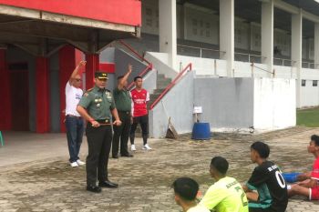 Dandim 0421/LS berikan motivasi kepada atlet Liga Santri PSSI Piala Kasad 2022