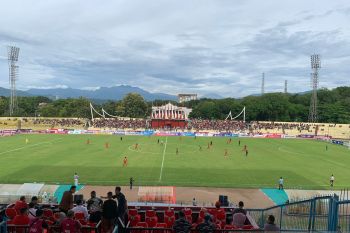Gol Mofu bawa Semen Padang FC unggul sementara 1-0 atas Perserang di babak pertama